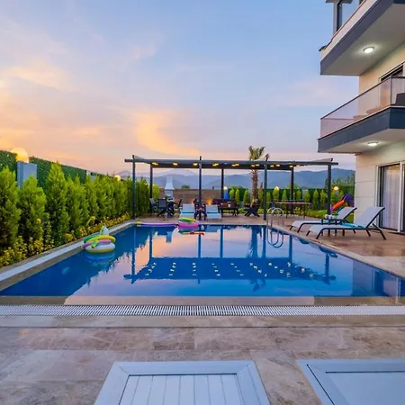 Fethiyede Denize Yakin Sueper Lueks Villa *