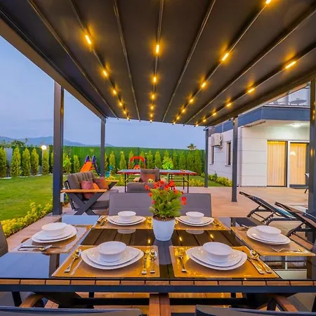 Villa Fethiyede Denize Yakin Sueper Lueks *