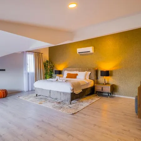 Fethiyede Denize Yakin Sueper Lueks Villa *