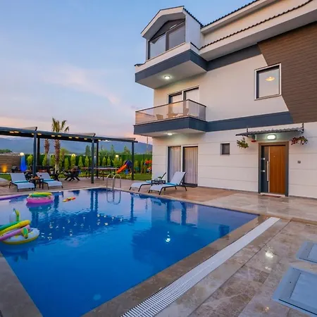Villa Fethiyede Denize Yakin Sueper Lueks Fethiye