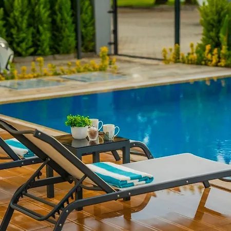 Fethiyede Denize Yakin Sueper Lueks Villa