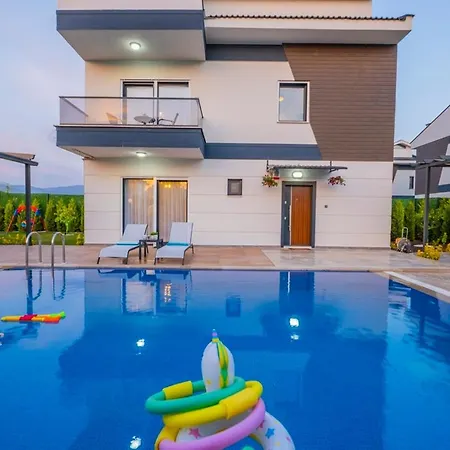 Fethiyede Denize Yakin Sueper Lueks * Fethiye